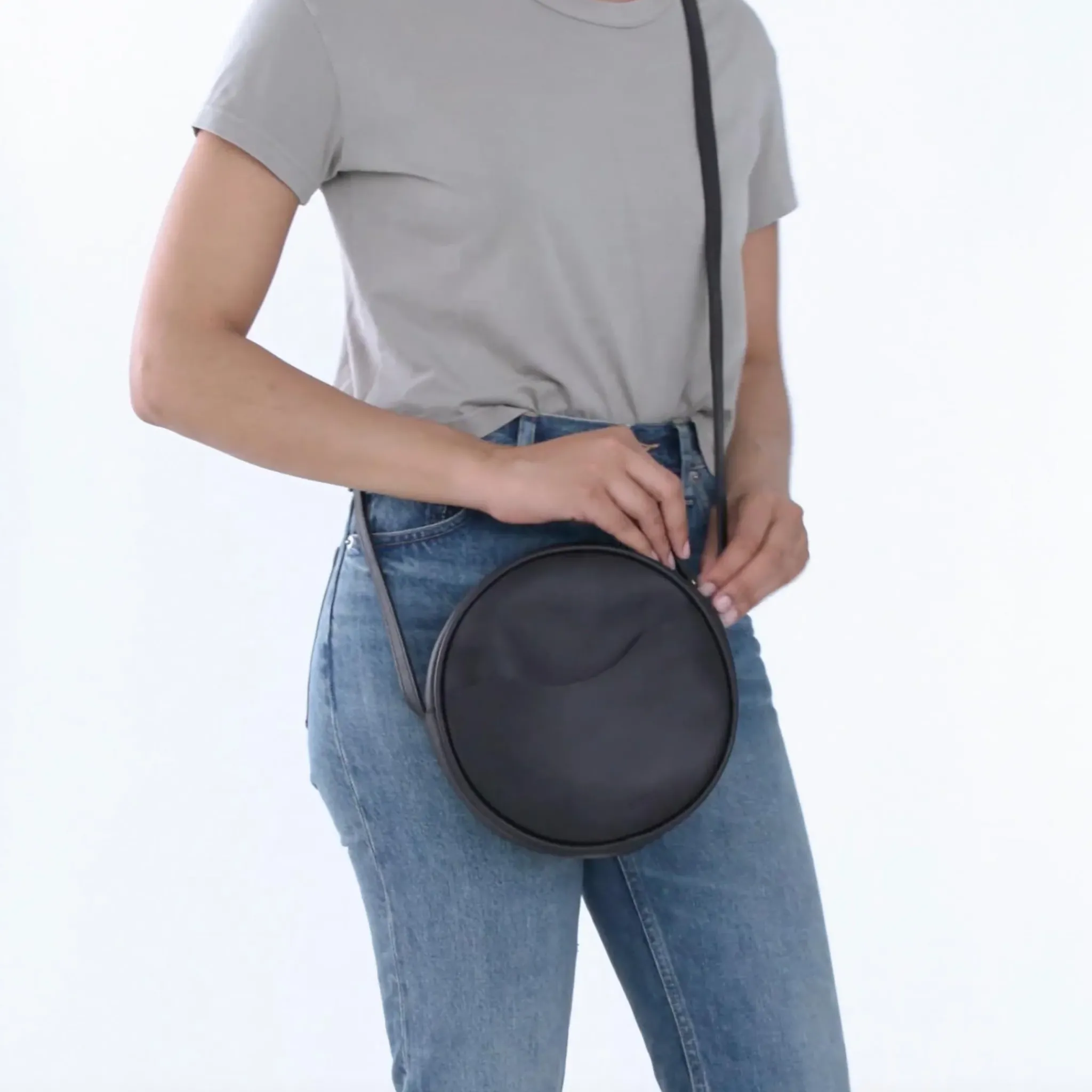 Nisolo Bags & Wallets-Carry-All Circle Crossbody Black