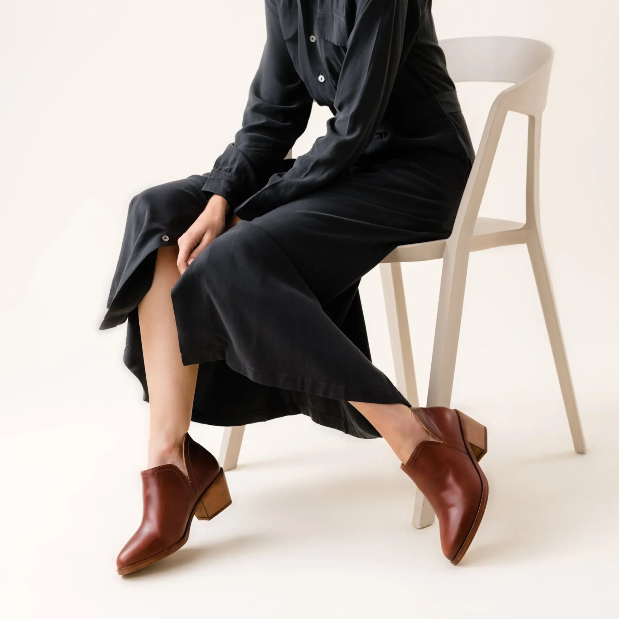 Nisolo Boots-Mia Everyday Ankle Bootie Auburn
